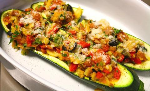 Gevulde courgettes met gehakt en mozzarella